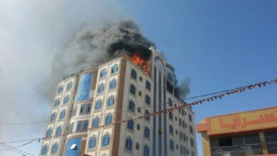 صورة اندلاع حريق هائل في أحد فنادق إب اليمنية