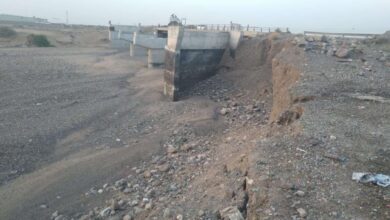 صورة تحذيرات من انهيار جسر العند