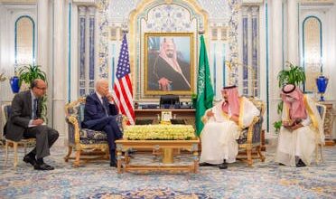 صورة بايدن يلتقي الملك سلمان وولي العهد السعودي
