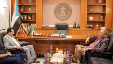 صورة الرئيس الزُبيدي يلتقي عضو هيئة التشاور والمصالحة الشيخ حسين العجّي العواضي