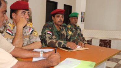 صورة لقاء موسع لقيادة اللواء الأول مشاة بحري بقادة الكتائب العسكرية في سقطرى
