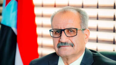 صورة نائب الأمين العام للأمانة العامة يعزي في وفاة الأستاذ أحمد علي النش