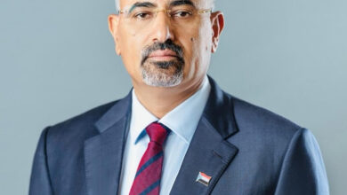 صورة الرئيس الزُبيدي يُعزّي بوفاة المناضل حسين عوض عنفوش