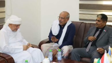 صورة السلطان بن عفرار يزور مقر انتقالي حضرموت