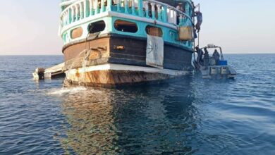 صورة ضبط سفينة إيرانية تحمل مواد مخدرة قبالة سواحل سقطرى