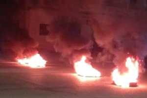 صورة احتجاجات شعبية غاضبة في شوارع سيئون للمطالبة برحيل المنطقة الأولى