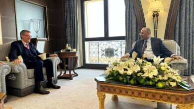 صورة الرئيس الزُبيدي يناقش مع السفير البلجيكي جهود إحلال السلام وإنعاش الاقتصاد في بلادنا