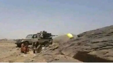صورة مدفعية القوات الجنوبية تدك مواقع الحوثي في جبهة حبيل حنش
