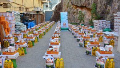 صورة توزيع 200 سلة غذائية لمرضى السرطان بالعاصمة عدن