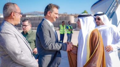 صورة عاجل| سفير الإمارات يصل إلى العاصمة عدن