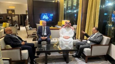 صورة وزير النقل يلتقي سفير المملكة العربية السعودية لدى اليمن