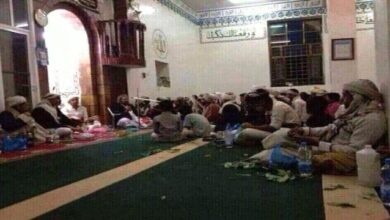 صورة ميليشيات الحوثي تحوَّل مساجد صنعاء إلى مجالس “قات”