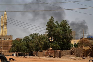 صورة انفجارات واشتباكات وتعزيزات عسكرية في العاصمة السودانية الخرطوم