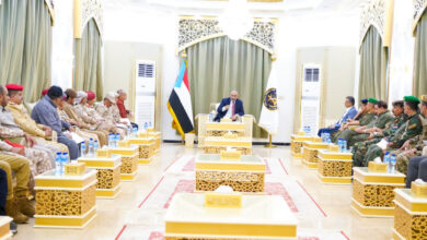 صورة الرئيس الزُبيدي يترأس اجتماعا للقادة العسكريين والأمنيين بالعاصمة عدن