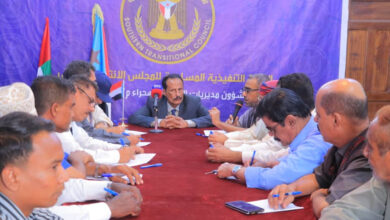 صورة فريق هيئة الرئاسة يلتقي قيادة تنفيذية انتقالي وادي وصحراء حضرموت