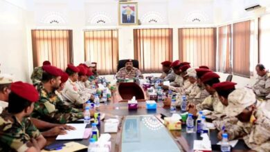 صورة التميمي يجتمع بقادة الألوية والوحدات العسكرية وشُعب القيادة بالمكلا