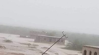 صورة اشتداد تأثيرات الإعصار المداري “تيج” على سواحل المهرة وامتدادها إلى حضرموت