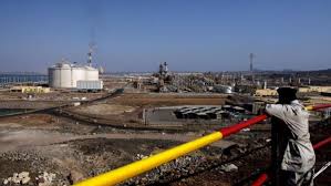صورة الشرعية تسلم مهام تأمين منشأة صافر النفطية للحوثيين “تفاصيل”