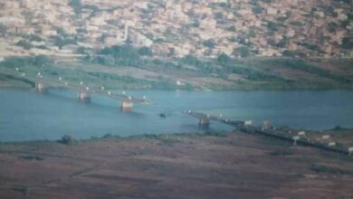 صورة تدمير جسر رئيسي على نهر النيل بين الخرطوم بحري وأم درمان
