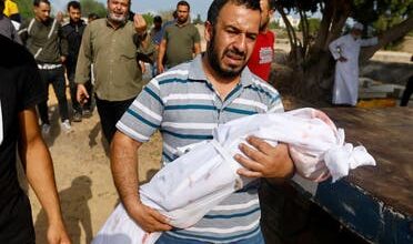 صورة ارتفاع قتلى الغارات الإسرائيلية في غزة لـ9227.. والضحايا من الأطفال في ازدياد