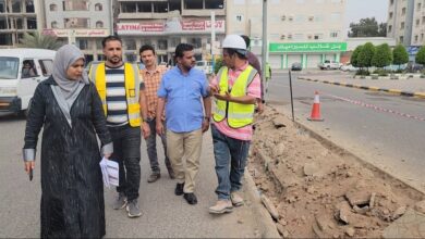 صورة مدير عام الشيخ عثمان يدشن مشروع إعادة تأهيل شارع الفقيد الفنان محمد سعد عبدالله
