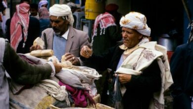 صورة “قطع المرتبات”.. جريمة حوثية تٌفقد سكان صنعاء للسنة العاشرة بهجة استقبال رمضان