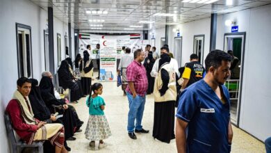 صورة هيئة الهلال الأحمر الإماراتي تدشن إفتتاح مخيم “أسبوع الخير الطبي” المجاني في مركز المحور الطبي بالمكلا