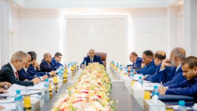 صورة الرئيس الزُبيدي يرأس الاجتماع الثالث للجنة العُليا للموارد السيادية والمحلية