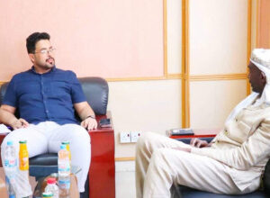 صورة وكيل العاصمة عدن يبحث تداعيات القرصنة الحوثية مع ممثل أونمها