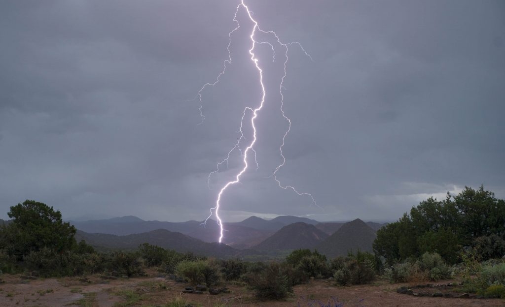 صورة الأرصاد الجوية تحذّر من أمطار رعدية مصحوبة برياح شديدة وحبات البرد